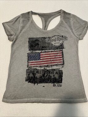 Hard Rock Cafe Gray Tee with American Flag Graphic